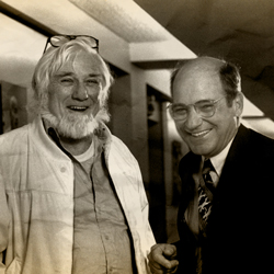 A black and white photo of actor Richard Farnsworth with a white beard, smiling next to former HP CEO John Young in a suit.